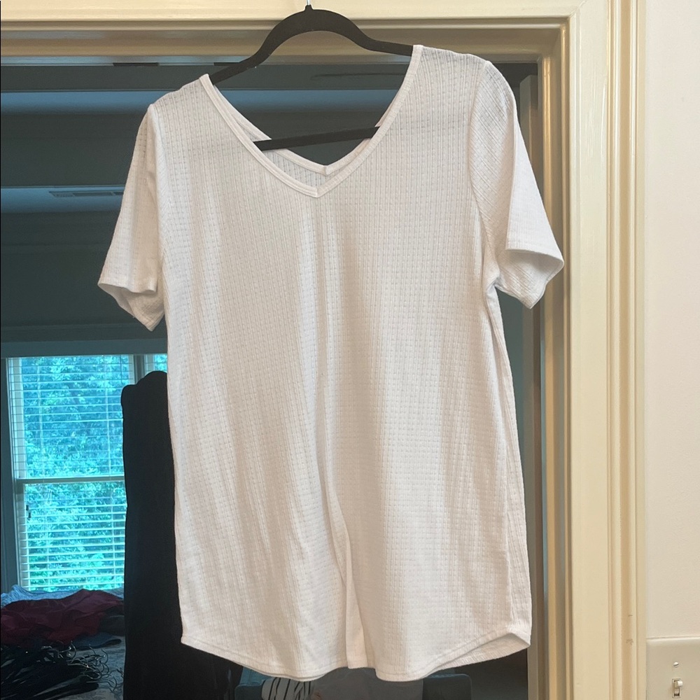 Classic White V-Neck Short Sleeve Top